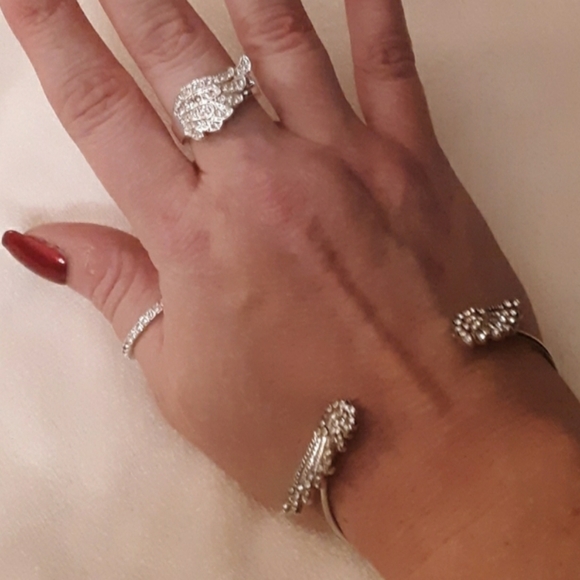 Detailed Intricate Silver Rhinestone Feather Ring - Picture 3 of 4